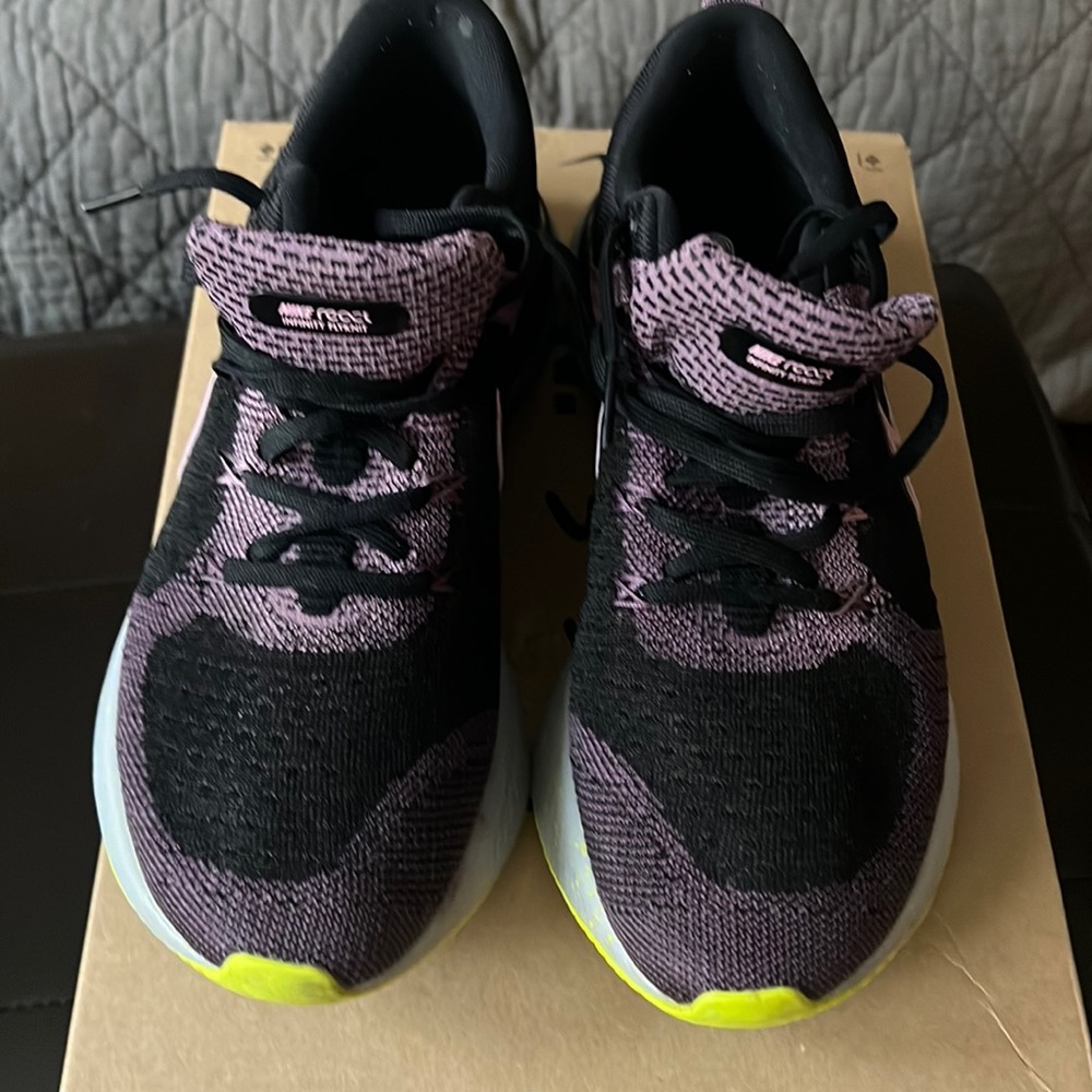 Women’s Nike React• Gently Used